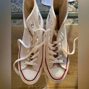 Converse women’s size 6